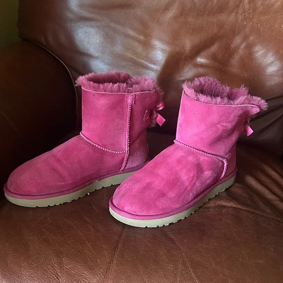 UGG Boots 10 - Picture 3 of 11